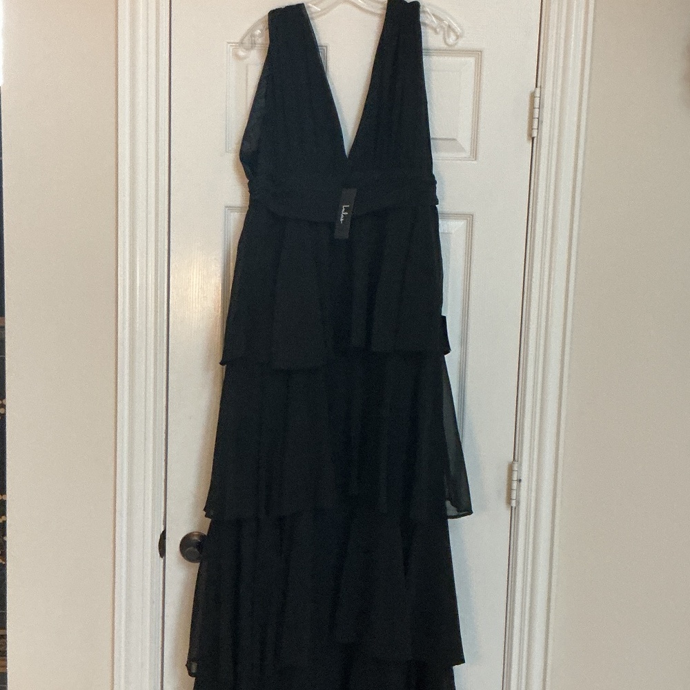 Lulu's Black Tiered V-Neck Prom Dress